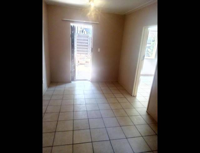 1 BEDROOM PROPERTY TO RENT IN BRAAMFONTEIN